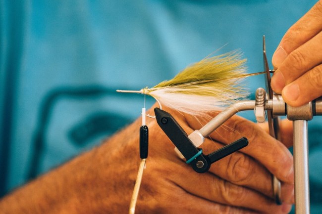 saltwater fly fishing - fly tying